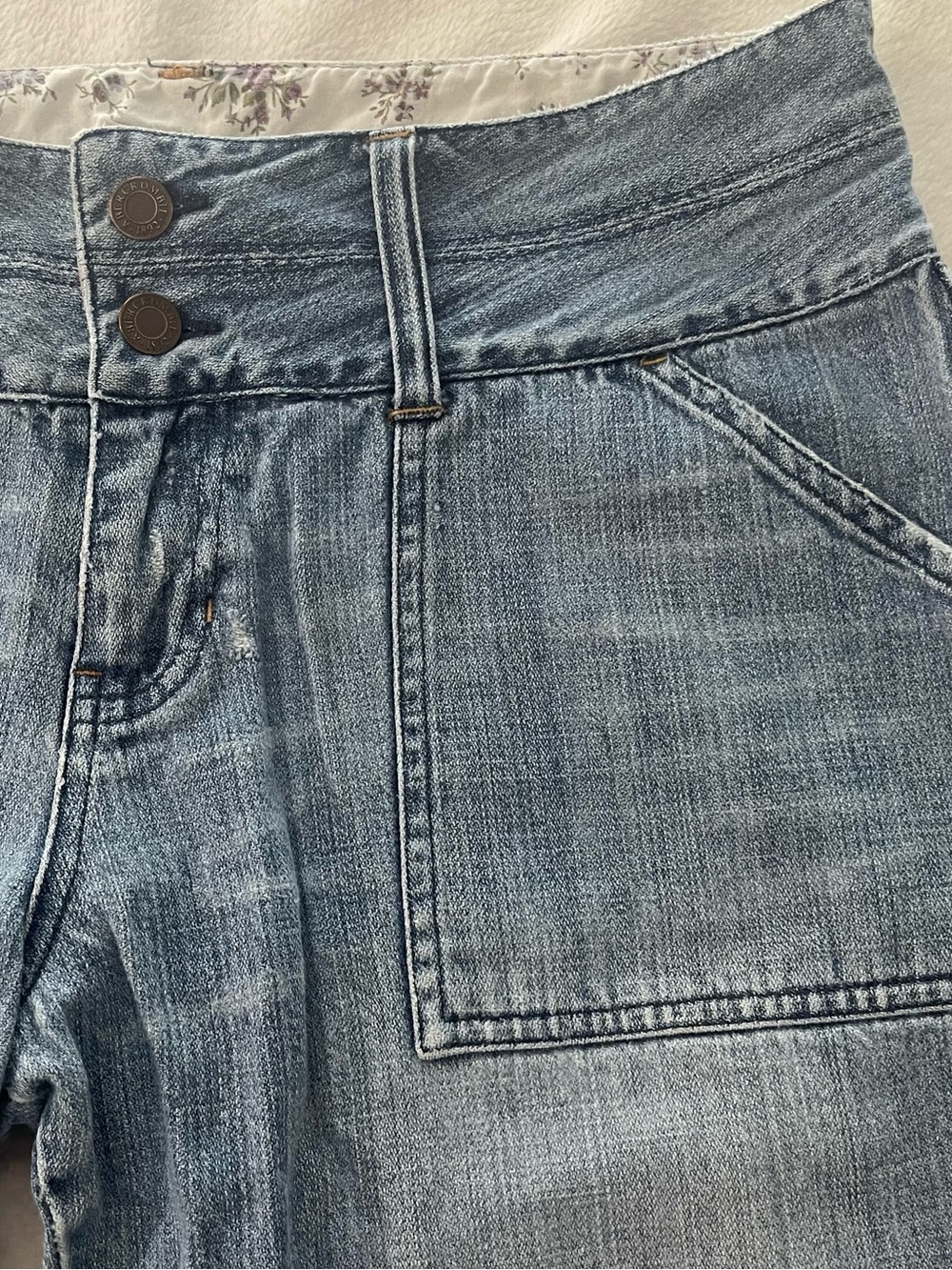 Abercrombie & Fitch Light Blue Boyfriend Jeans with Front Patch Pockets Flaws 10